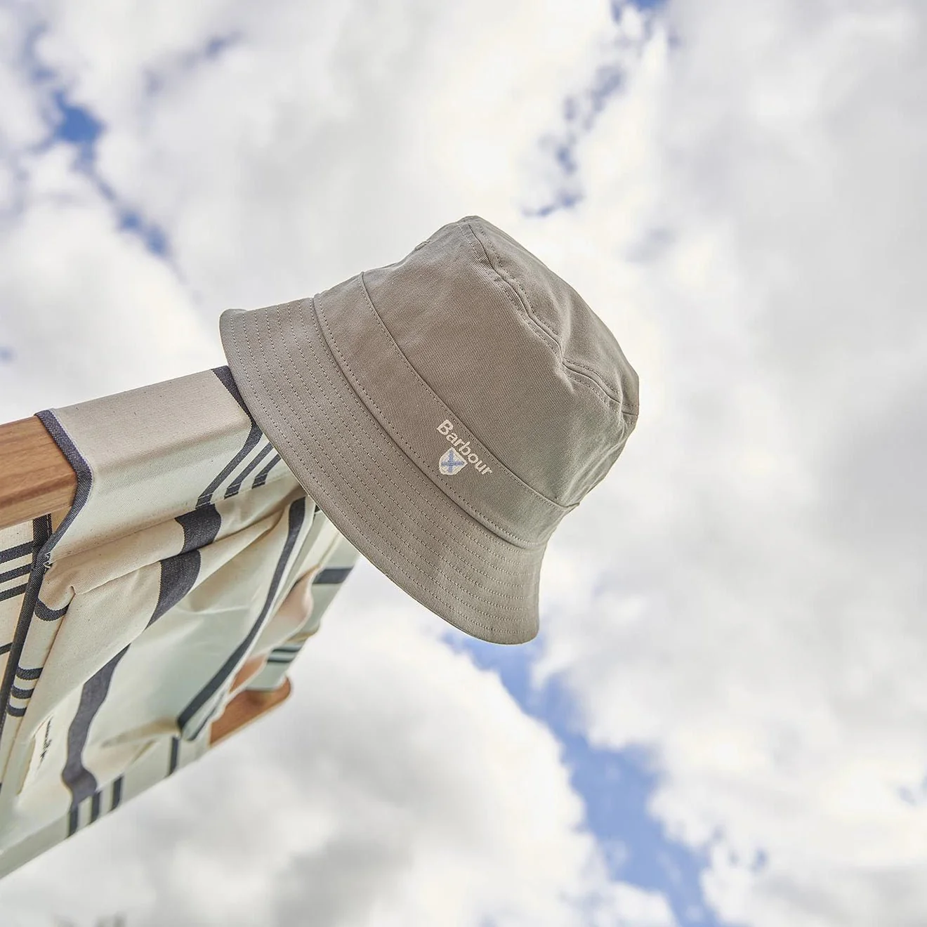 Barbour Cascade Bucket Hat Forest Fog - Image 4