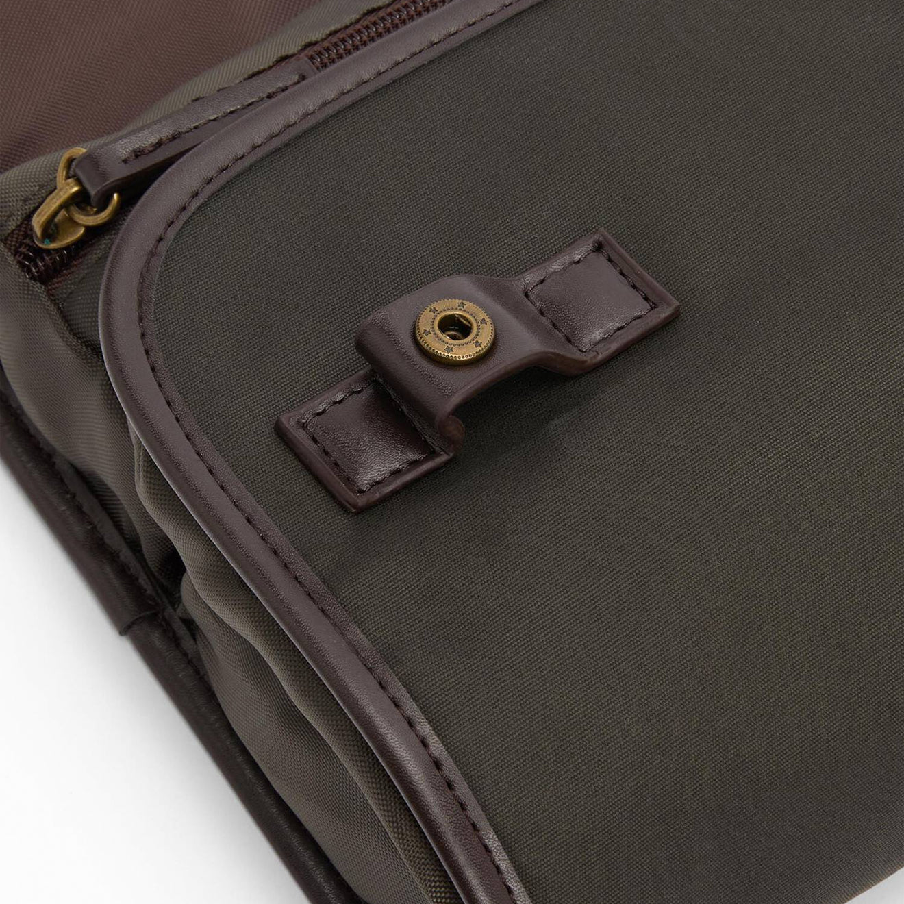 Barbour Waxed Hanging Washbag Olive/Beacon - Image 6