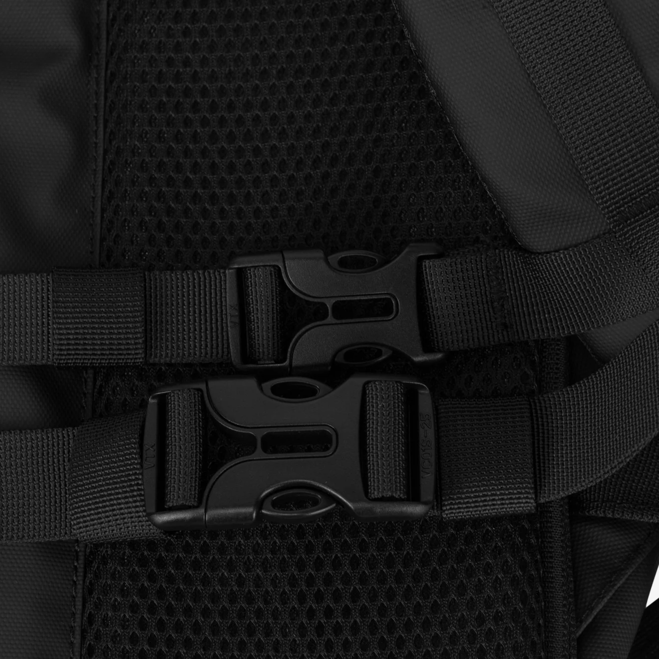 Elliker Keswick Zip Top Backpack 22L Black - Image 10