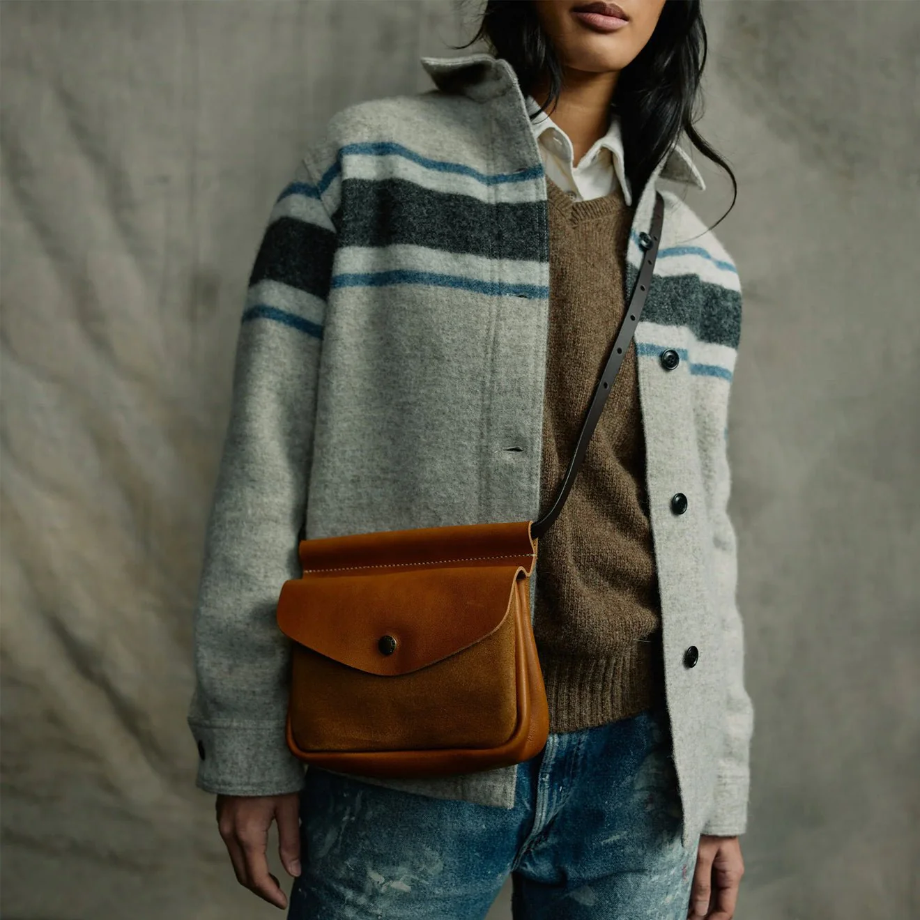 Filson Suede Convertible Field Bag Saddle Brown - Image 3