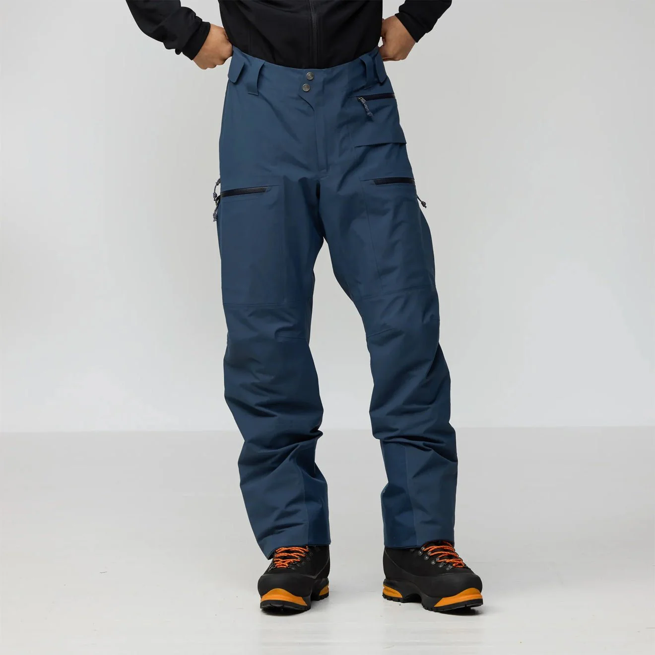 Fjallraven Bergtagen GTX Pro Trousers Black - Image 3
