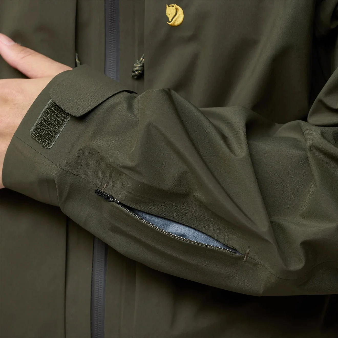 Fjallraven Bergtagen GTX Touring Jacket Deep Forest - Image 10