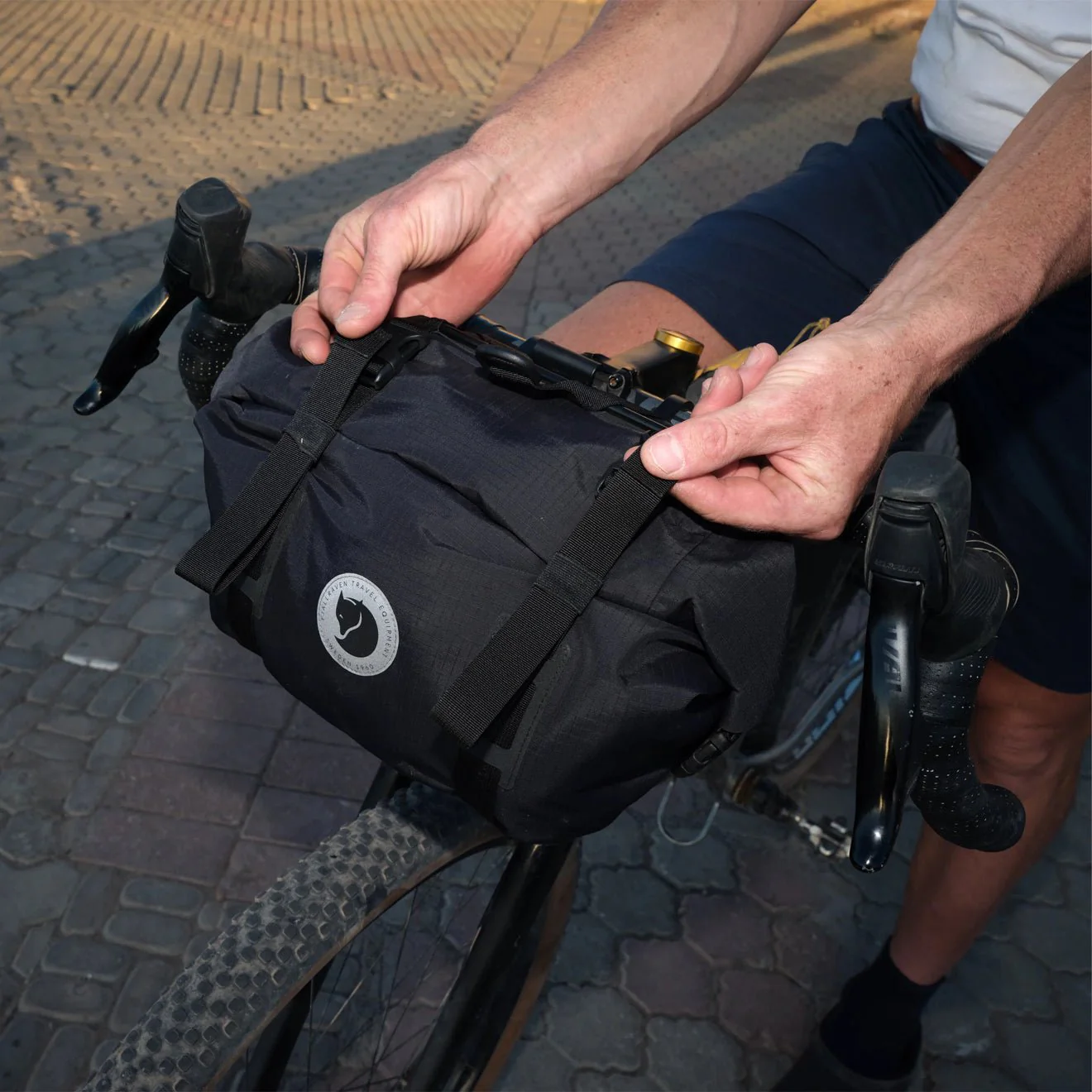 Fjallraven Hoja Handlebar Rolltop Classic Black - Image 7
