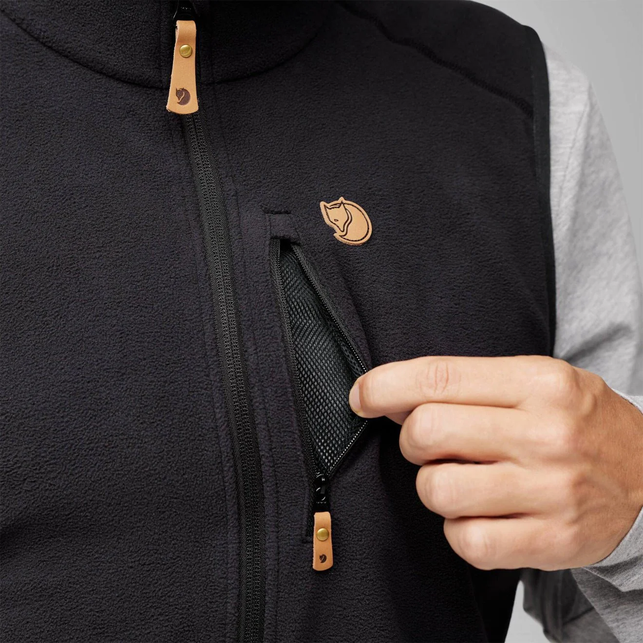Fjallraven Ovik Lite Fleece Vest Dark Navy - Image 5
