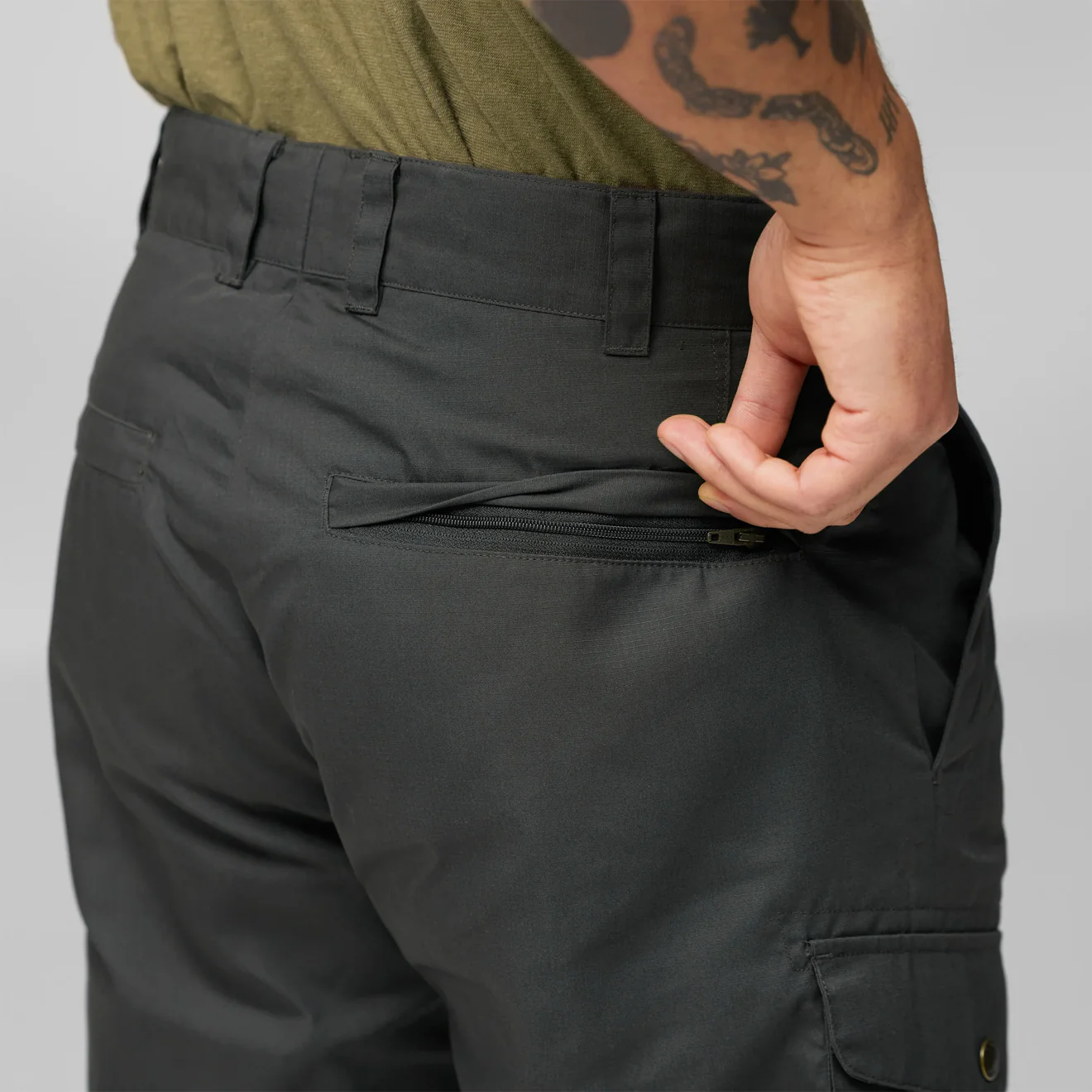 Fjallraven Ruaha Shorts Dark Grey - Image 7