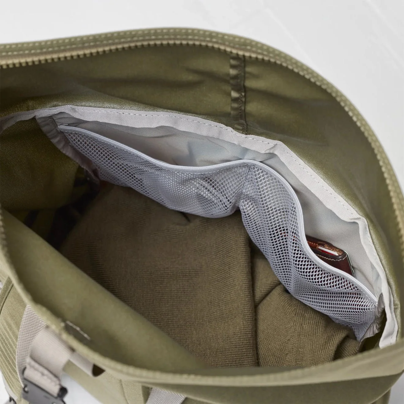 Fjallraven Vardag Foldsack 25 Green / Clay - Image 5