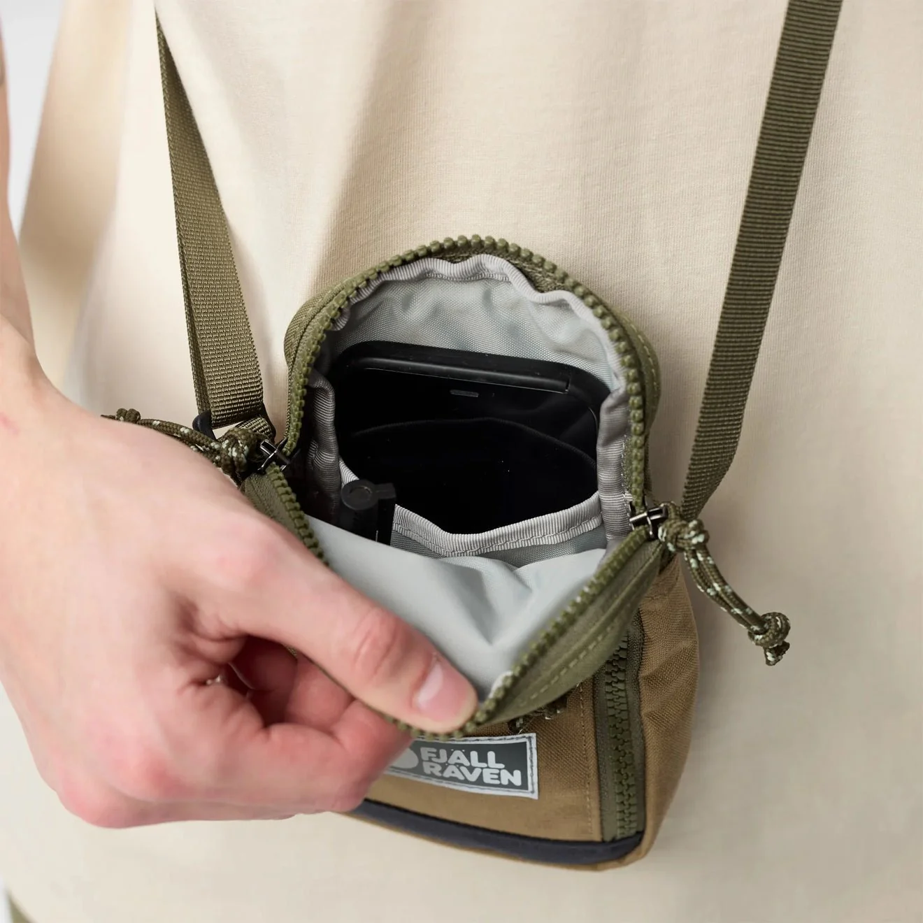 Fjallraven Vardag Pocket Small Deep Forest - Image 4