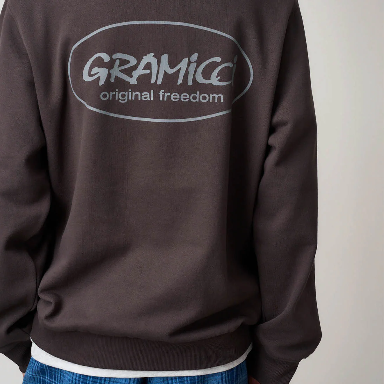 Gramicci Original Freedom Sweatshirt Deep Brown - Image 4