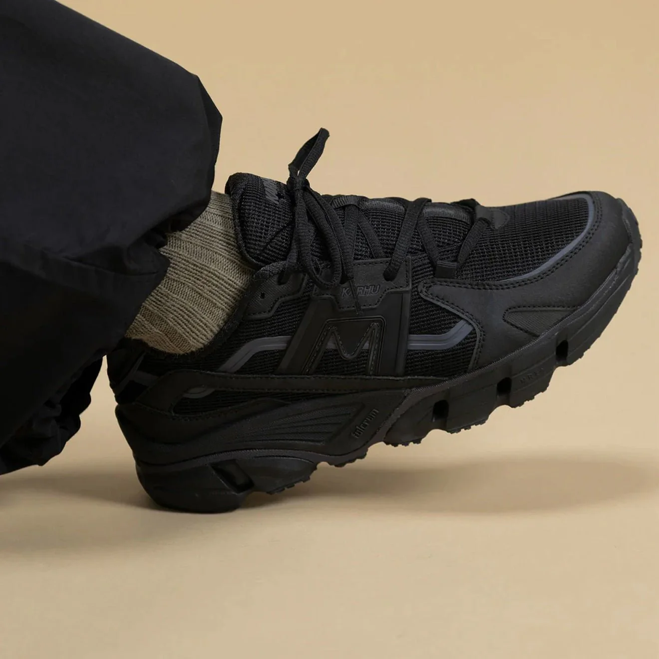 Karhu Super Fulcrum Trainer Black / Black - Image 7