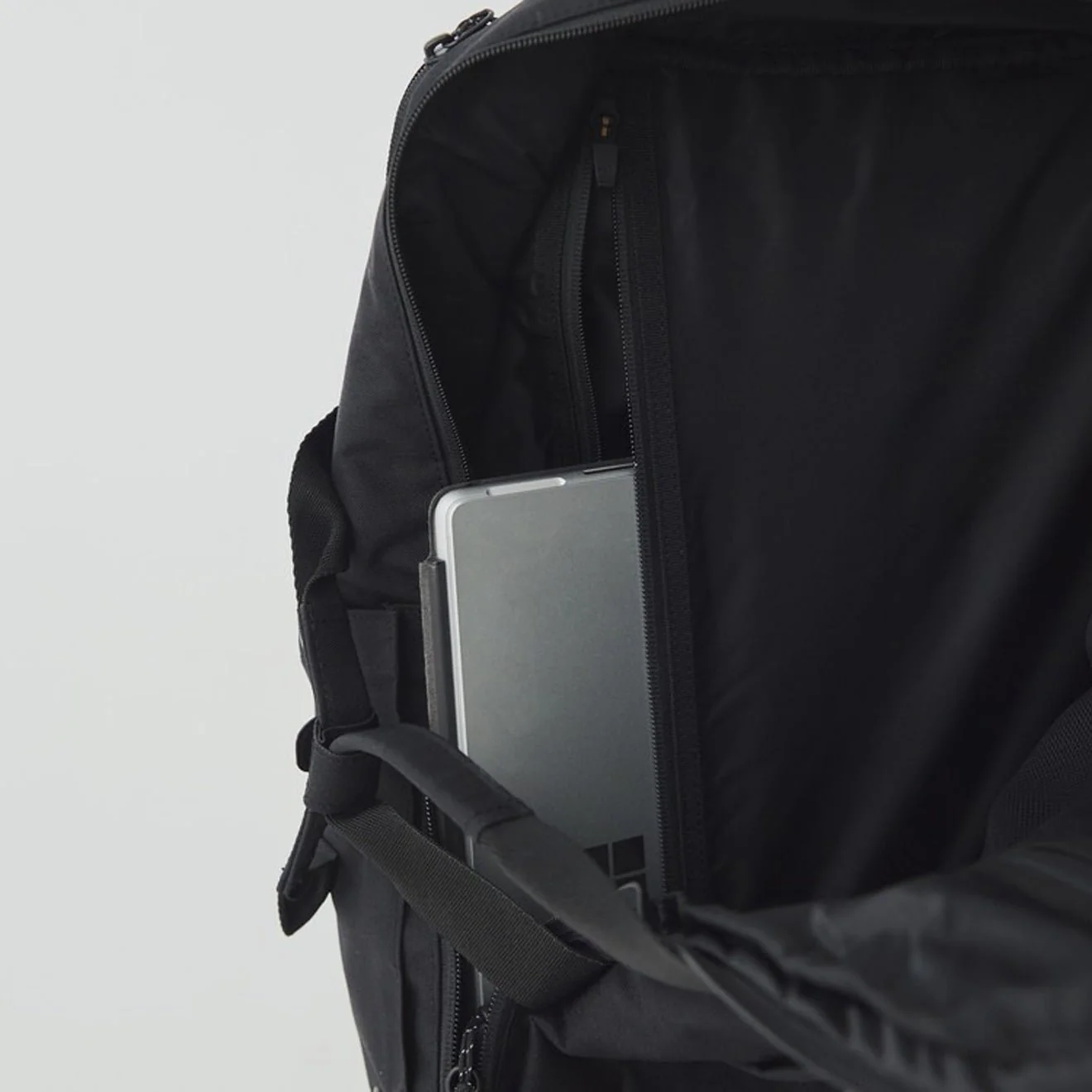 Snow Peak Everyday Use 3Way Business Bag Black - Image 7