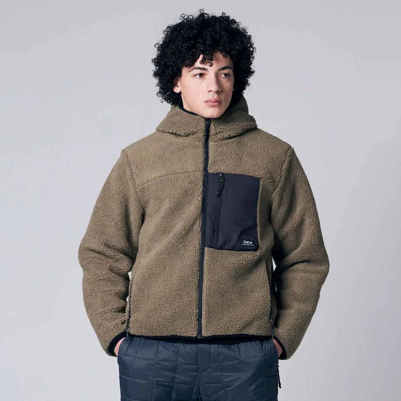 Taion Mountain W-Zip Boa Hood Jacket Dark Beige / Black - Image 2