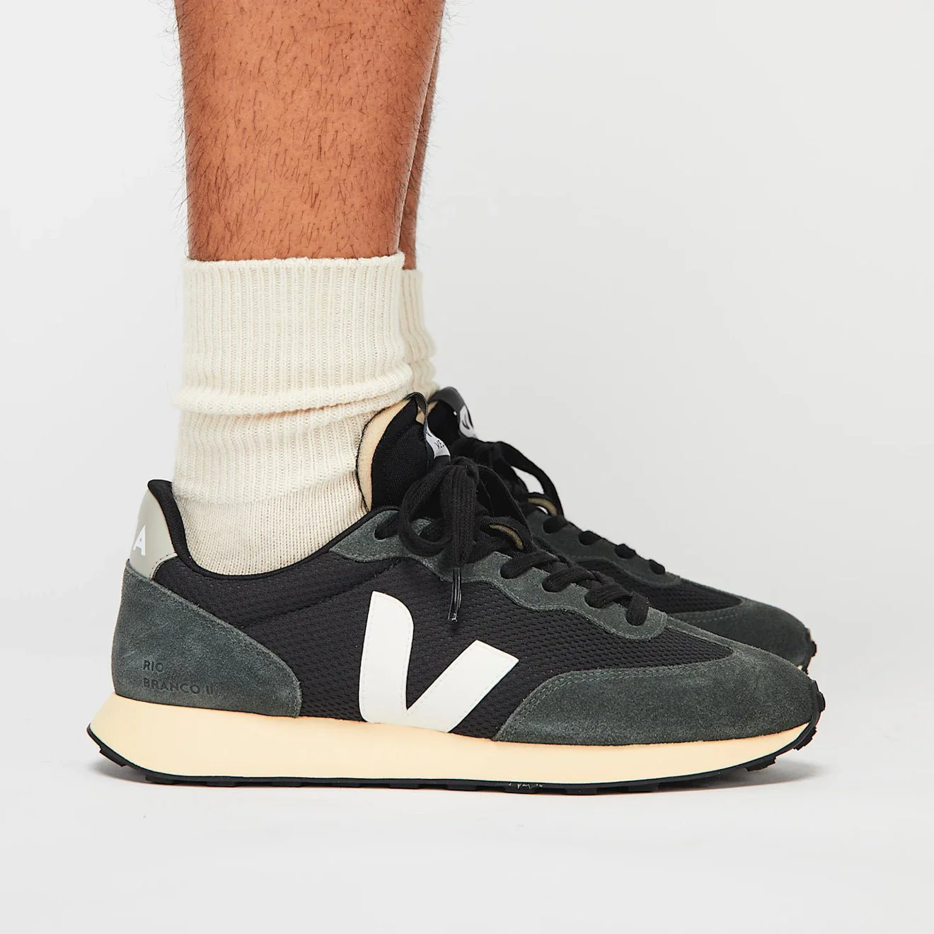 Veja Rio Branco II Alveomesh Trainer Black White - Image 4